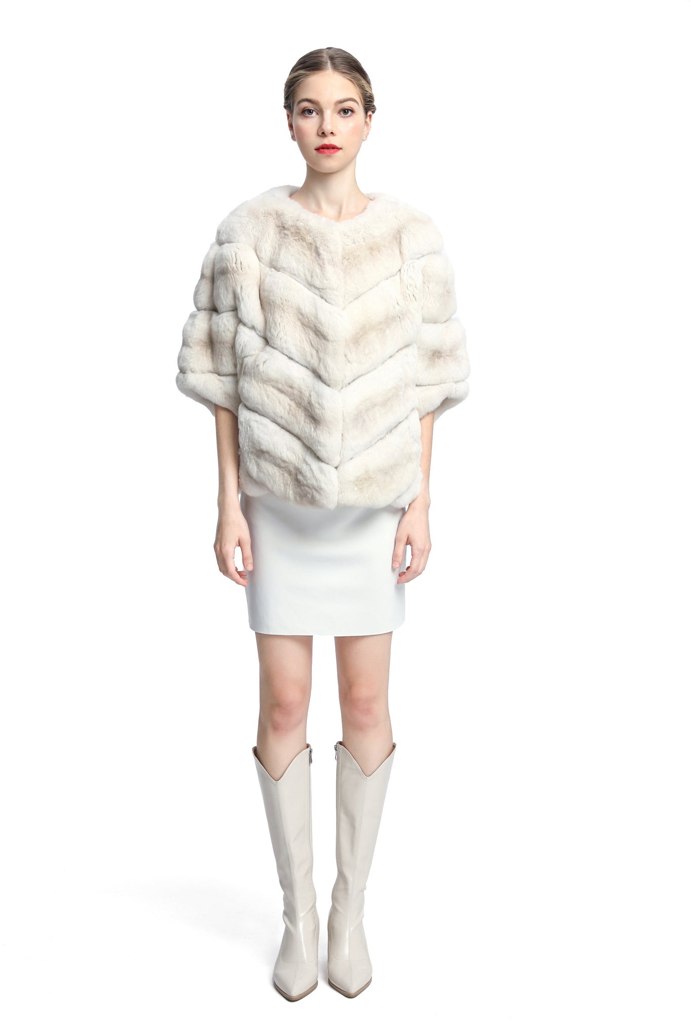 Stunning Chinchilla Fur Coat: Exude Elegance & Style This Winter!