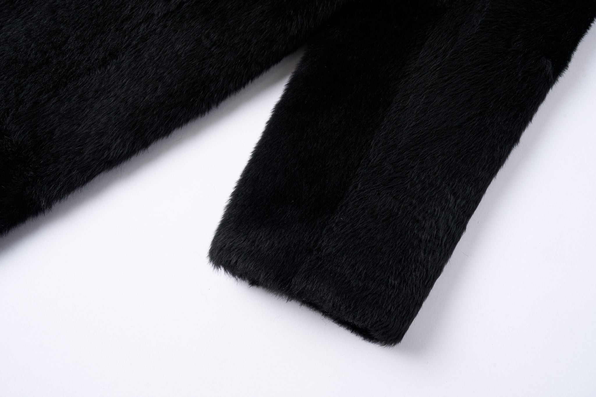 Chic Winter Luxury: Discover Our Tailored Sheepskin Shearling Coats