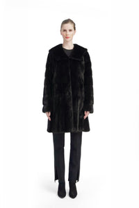 Chic and Warm Women's Mink Fur Coat for Winter Fashion Statement