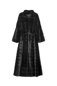 Beautifully Crafted Long Mink Fur Coat - Perfect for any Occasion