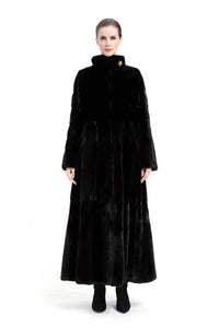 Step Out in Style with this Luxurious Full-Length Mink Fur Coat!