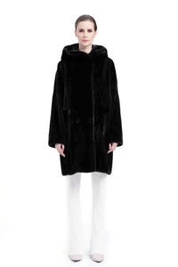 Gorgeous Women's Mink Fur Coat with Elegant Design for Winter Season