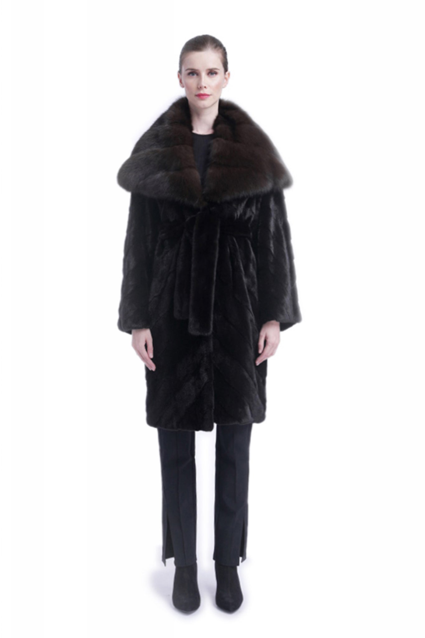 Elegant Women's Long Mink Fur Coat in Classic Design, Perfect for Winter Fashion