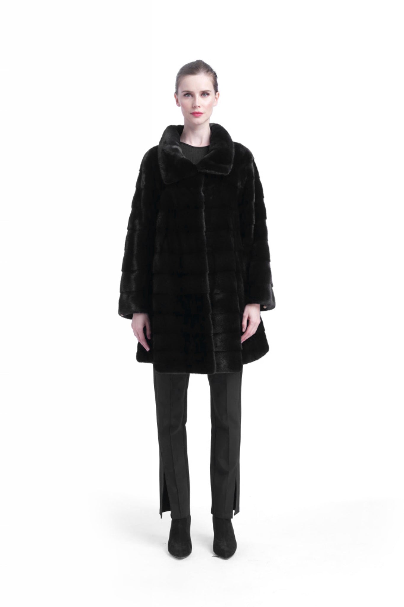 Elegant Women's Mink Fur Coat in Classic Design