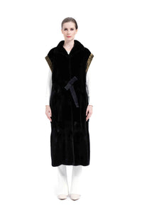 Luxurious Long Mink Fur Coat with Button Closure for Women in Winter Fashion